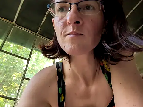 Milky hairy mommy online show from September 19, 2025, 12:17 pm