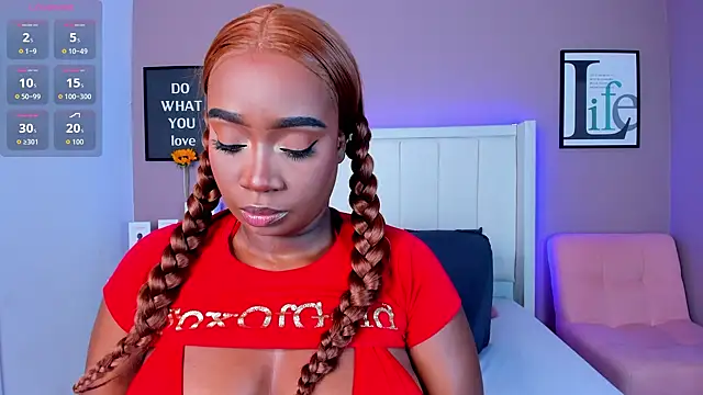 Britanymooree online show from September 24, 2025, 7:39 pm