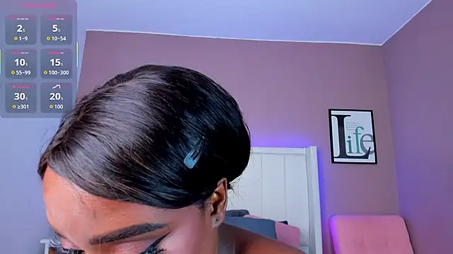 Britanymooree online show from November 18, 2025, 7:29 pm