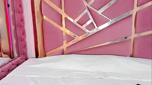 Britanymooree online show from April 16, 2026, 9:39 pm