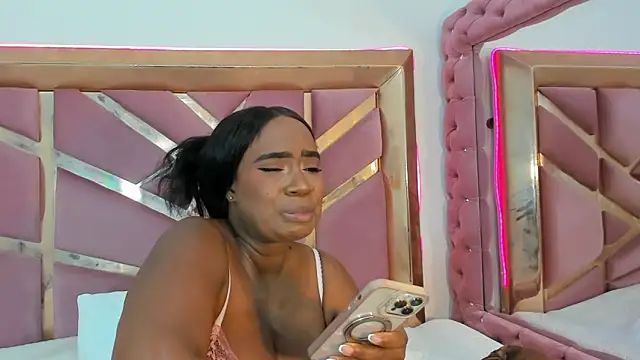 Snapshot of Britanymooree chatting on May 24, 2026, 1:32 am Britanymooree online show from May 24, 2026, 1:32 am