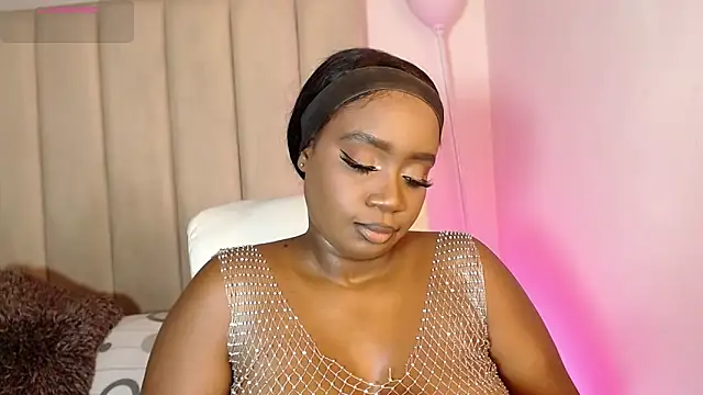 Snapshot of Britanymooree chatting on June 11, 2026, 9:13 pm Britanymooree online show from June 11, 2026, 9:13 pm