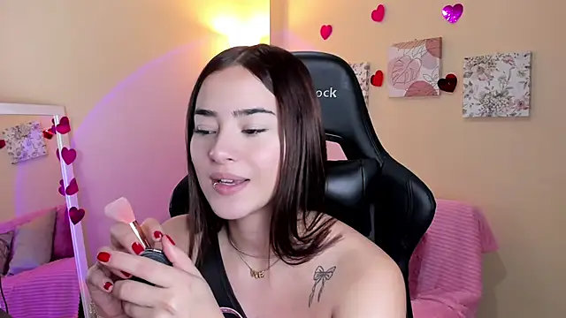 Veronica isaza   online show from March 20, 2025, 1:26 pm