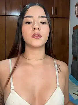 Snapshot of Veronica_isaza__ chatting on July 3, 2026, 10:43 am Veronica isaza online show from July 3, 2026, 10:43 am