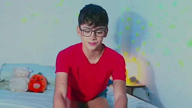 Snapshot of arnold_laurent_ chatting on February 19, 2025, 7:27 pm arnold laurent  online show from February 19, 2025, 7:27 pm