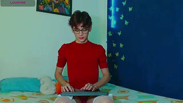 Snapshot of arnold_laurent_ chatting on October 21, 2025, 6:03 am arnold laurent  online show from October 21, 2025, 6:03 am