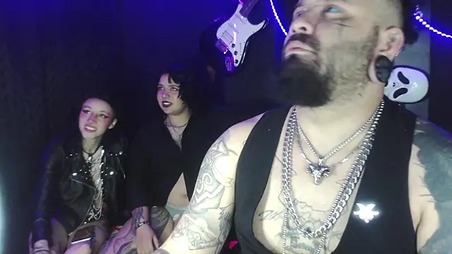 darkclothes online show from October 29, 2025, 6:04 am