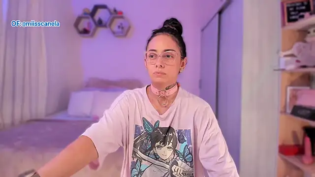 Aleja24Evans online show from October 6, 2025, 1:03 am