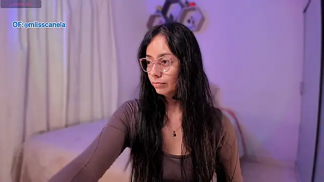 Aleja24Evans online show from October 27, 2025, 12:04 am