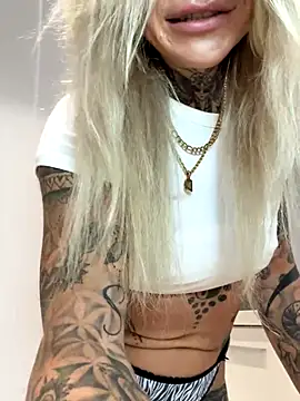 Divina X  online show from December 22, 2025, 5:04 am