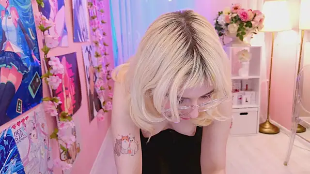 Coconut Mia online show from March 21, 2025, 5:02 pm