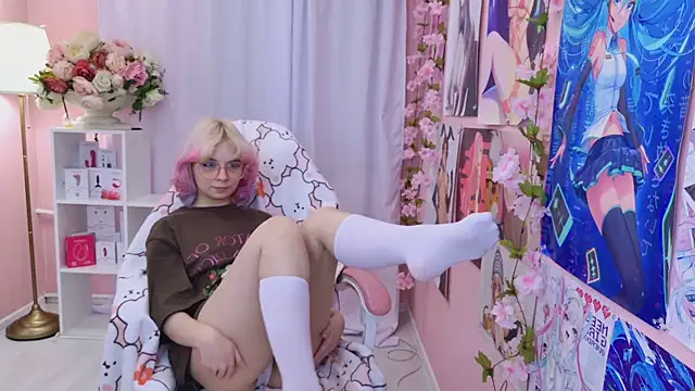 Coconut Mia online show from October 9, 2025, 3:10 pm