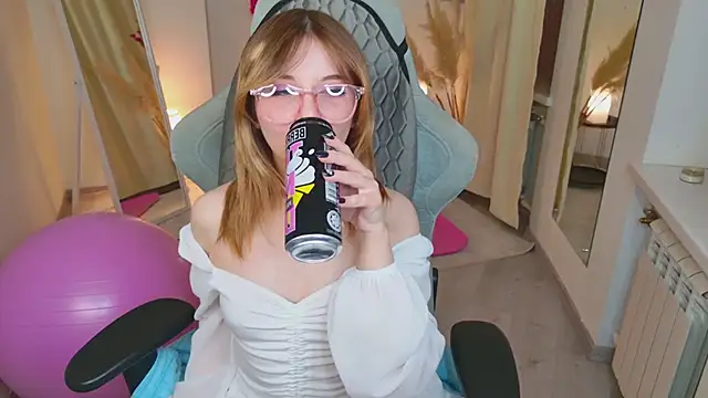 Coconut Mia online show from June 11, 2026, 2:53 am