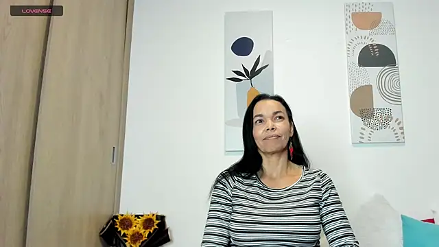 Evawalker  online show from February 26, 2025, 4:36 am