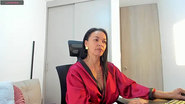 Evawalker  online show from September 12, 2025, 8:20 pm