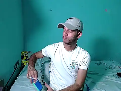 dirty boy horny online show from April 2, 2026, 9:01 pm