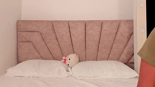 SavannahWildee online show from November 3, 2025, 12:17 pm