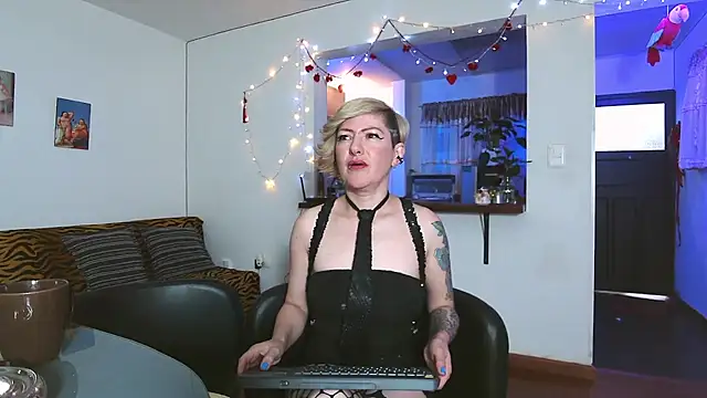 Snapshot of Maria_fernandaxxx_ chatting on March 19, 2025, 2:35 pm Maria fernandaxxx online show from March 19, 2025, 2:35 pm