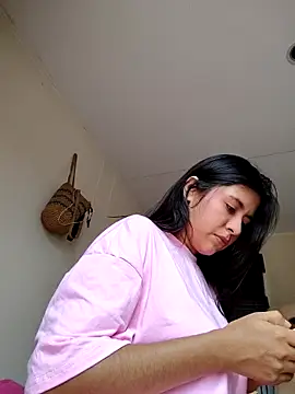  maiahairy  online show from November 18, 2025, 7:07 pm