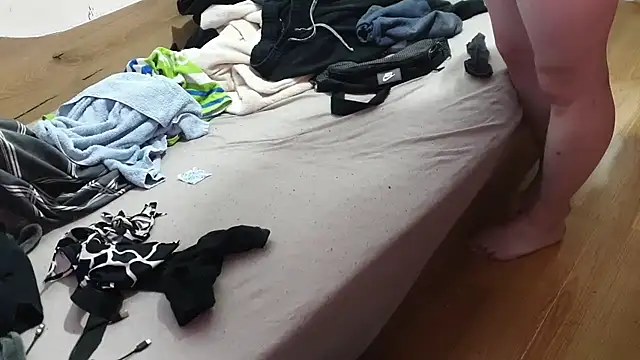 eblata04 online show from October 19, 2025, 6:19 pm