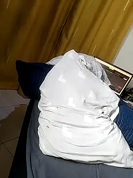 Snapshot of Hugemassivebootie chatting on February 9, 2026, 11:20 pm Hugemassivebootie online show from February 9, 2026, 11:20 pm