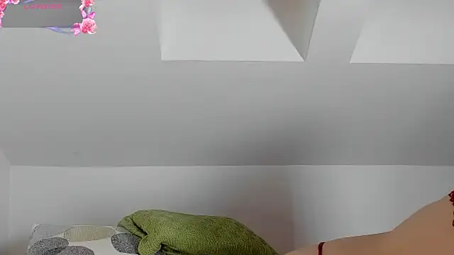 laurasommer online show from February 8, 2025, 5:08 pm