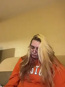 Lalalynn online show from April 16, 2026, 2:23 am