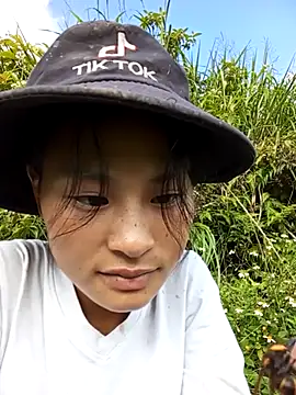 trieungoclnt online show from October 8, 2025, 8:34 am