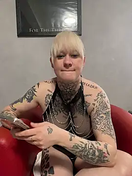 poussichienne online show from February 23, 2025, 2:46 pm