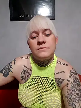 poussichienne online show from November 3, 2025, 4:52 pm