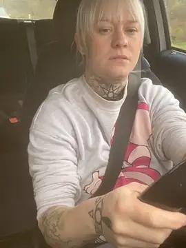 poussichienne online show from November 15, 2025, 12:02 pm