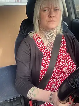 poussichienne online show from February 26, 2026, 10:14 am