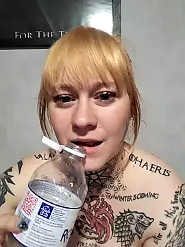 poussichienne online show from April 20, 2026, 3:26 pm