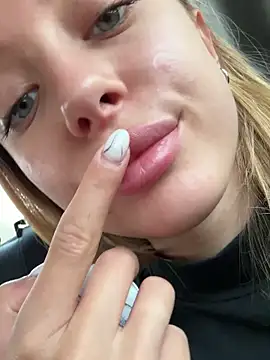 Snapshot of enjoy_my_beauty chatting on February 3, 2025, 4:46 am enjoy my beauty online show from February 3, 2025, 4:46 am