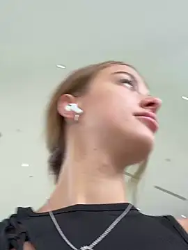 Snapshot of enjoy_my_beauty chatting on March 15, 2025, 4:35 am enjoy my beauty online show from March 15, 2025, 4:35 am