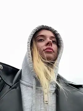 Snapshot of enjoy_my_beauty chatting on October 22, 2025, 7:08 am enjoy my beauty online show from October 22, 2025, 7:08 am