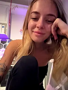 Snapshot of enjoy_my_beauty chatting on October 27, 2025, 5:33 am enjoy my beauty online show from October 27, 2025, 5:33 am