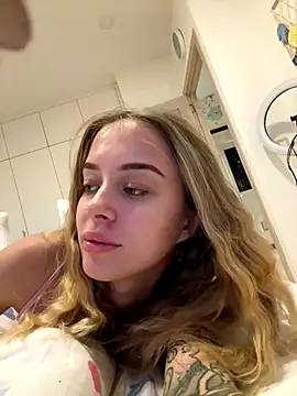 Snapshot of enjoy_my_beauty chatting on November 9, 2025, 6:12 am enjoy my beauty online show from November 9, 2025, 6:12 am