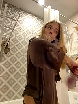 Snapshot of enjoy_my_beauty chatting on November 10, 2025, 5:39 am enjoy my beauty online show from November 10, 2025, 5:39 am