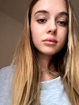 Snapshot of enjoy_my_beauty chatting on December 1, 2025, 11:04 am enjoy my beauty online show from December 1, 2025, 11:04 am