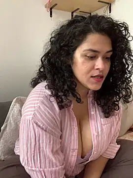 Snapshot of Curvydesifromgermany chatting on April 16, 2026, 10:16 am Curvydesifromgermany online show from April 16, 2026, 10:16 am
