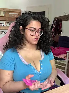 Snapshot of Curvydesifromgermany chatting on May 4, 2026, 1:18 pm Curvydesifromgermany online show from May 4, 2026, 1:18 pm