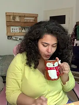 Snapshot of Curvydesifromgermany chatting on July 6, 2026, 11:18 am Curvydesifromgermany online show from July 6, 2026, 11:18 am