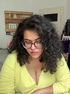 Snapshot of Curvydesifromgermany chatting on July 7, 2026, 1:59 pm Curvydesifromgermany online show from July 7, 2026, 1:59 pm