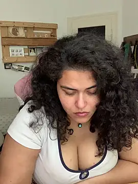 Snapshot of Curvydesifromgermany chatting on July 9, 2026, 1:37 pm Curvydesifromgermany online show from July 9, 2026, 1:37 pm