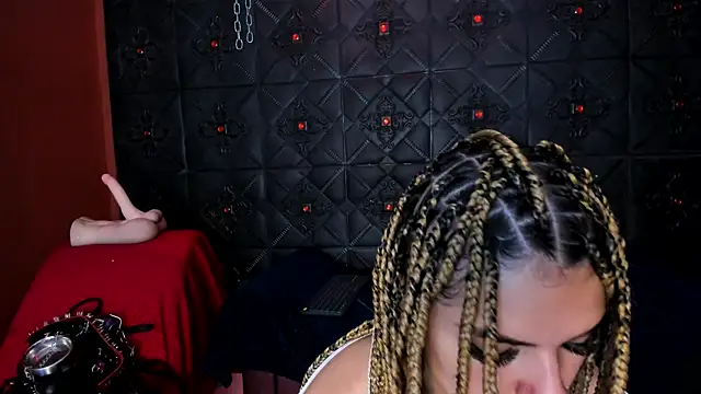 annavi  online show from October 11, 2025, 11:42 am