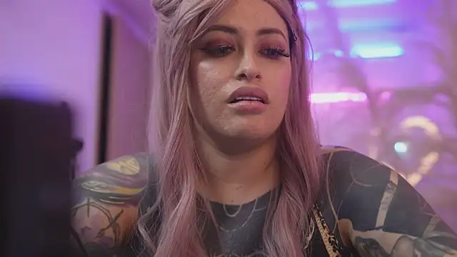 angelacianuro  online show from November 20, 2025, 1:06 am