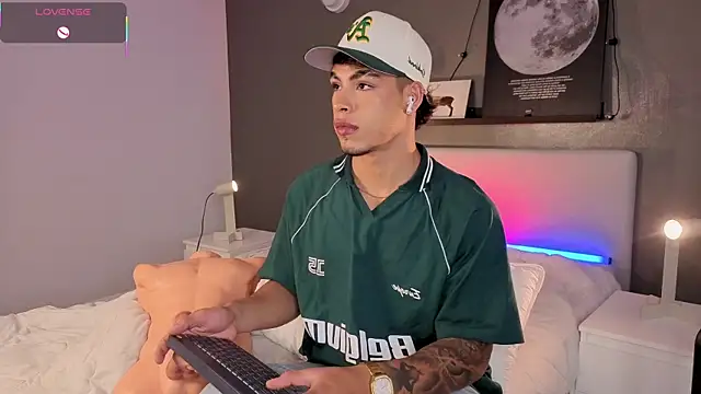 Ken-boy  online show from November 3, 2025, 11:44 am