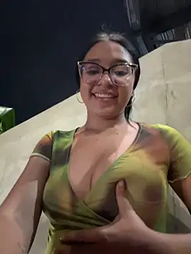 -VICKKY online show from February 10, 2025, 1:03 am