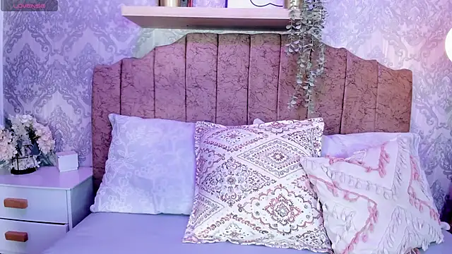 tiffany becker online show from November 18, 2025, 11:47 am